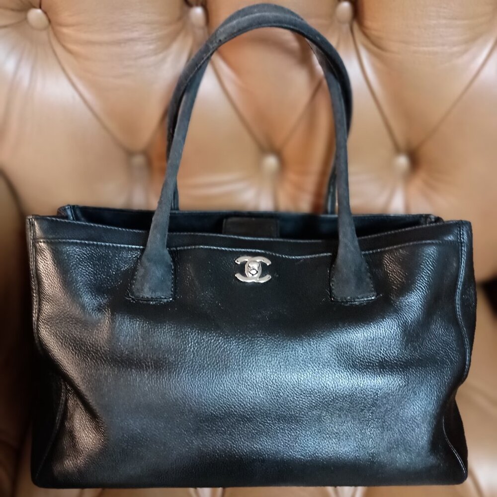 *** SOLD*** CHANEL LEATHER TOTE